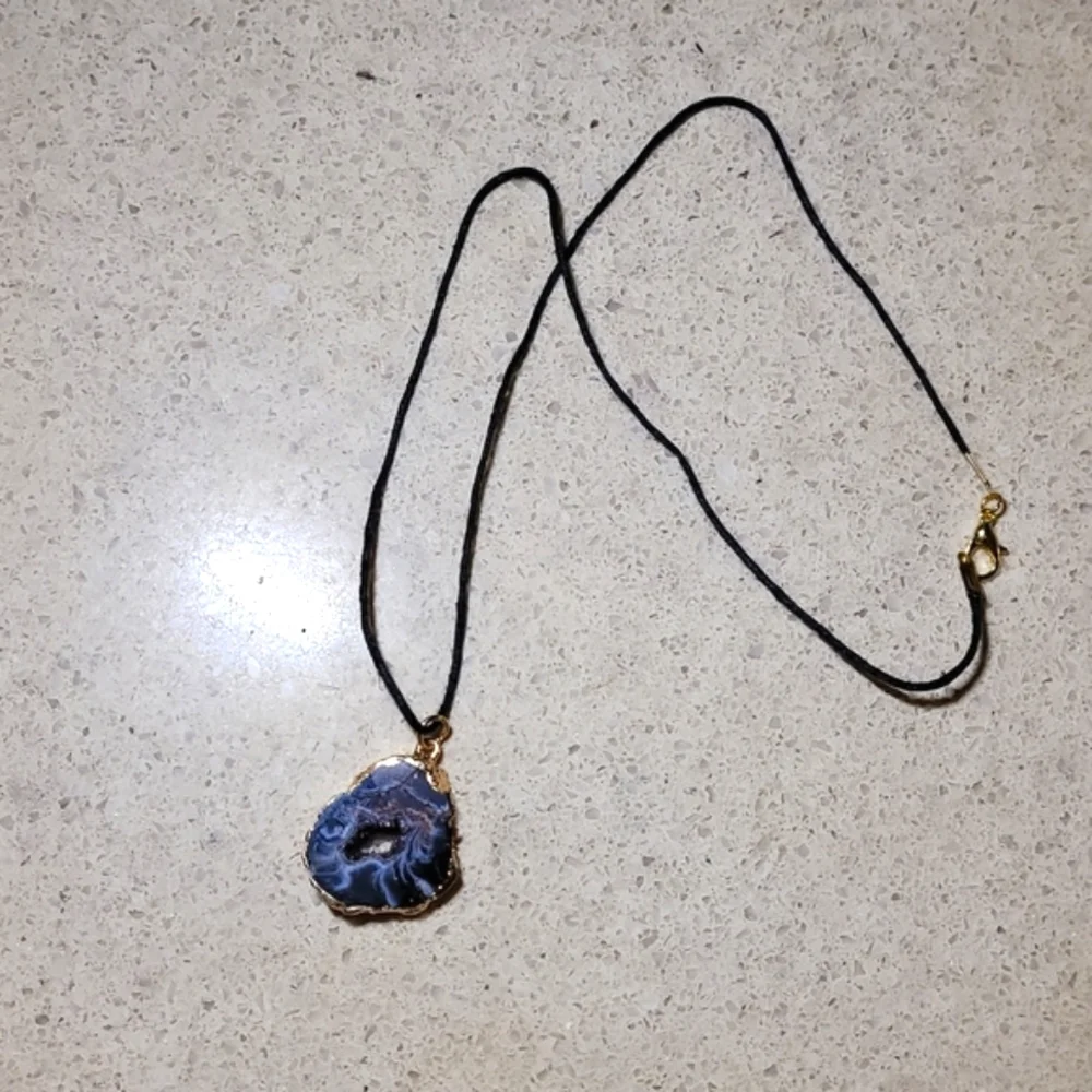 🖤3/$50 Agate Stone Pendant Necklace - Picture 5 of 5